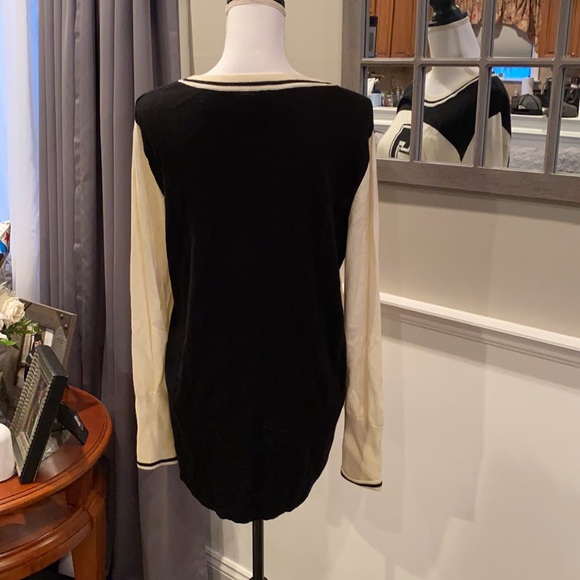 Banana Republic woman “7” sweater NWT - Picture 2 of 8